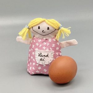 Handgemachter Eierwärmer Landei Mädchen rosa