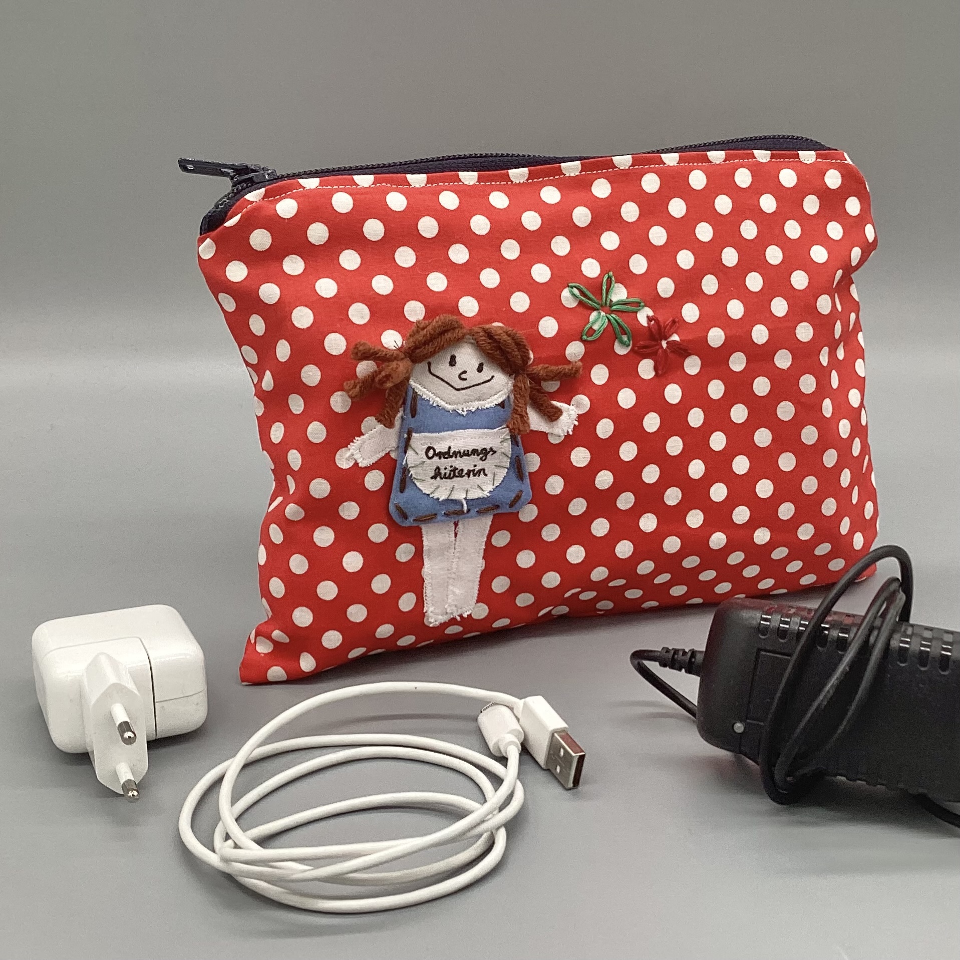 Kabeltasche für Reisen „Ordnungshüterin“